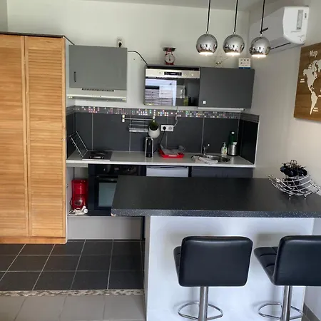 Maisonnette Climatisée Avec Piscine Et à 6mn