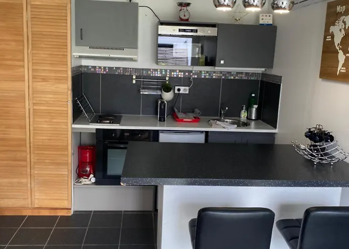 Maisonnette Climatisée Avec Piscine Et à 6mn