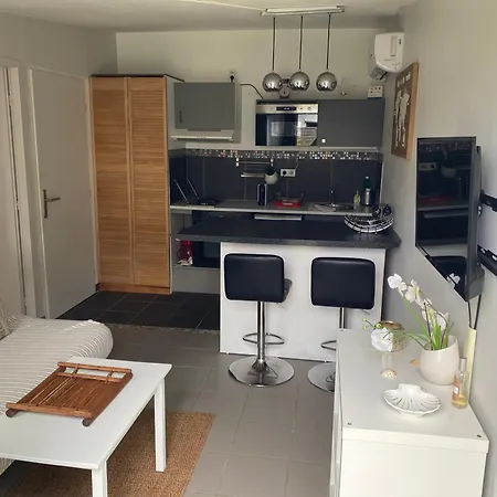 Maisonnette Climatisee Avec Piscine Et A 6mn بيت للعطل *