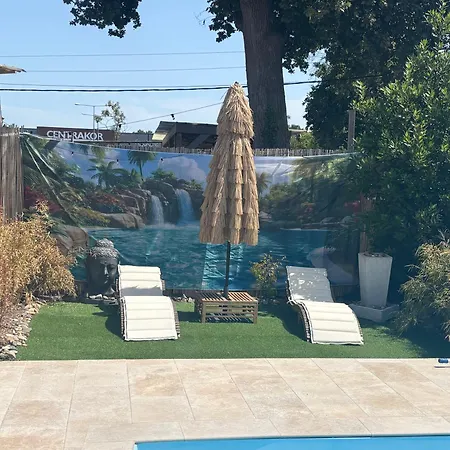 Maisonnette Climatisee Avec Piscine Et A 6mn