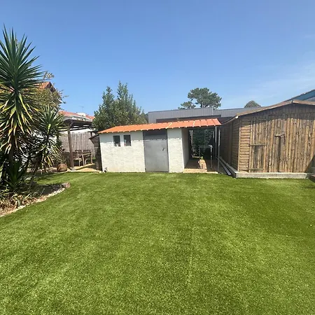Maisonnette Climatisee Avec Piscine Et A 6mn Holiday home